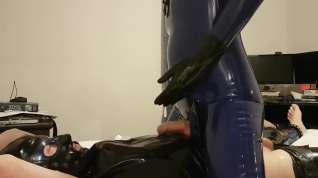 Online film In latex riding a rubber sub