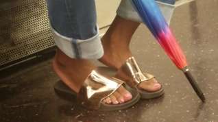 Online film Candid ebony feet in ugly gold shoes