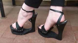 Online film Black shankless strappy wooden high heels