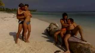 Online film Foursome on the beach