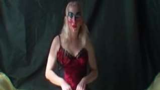 Online film Masked milf flashing her pussy