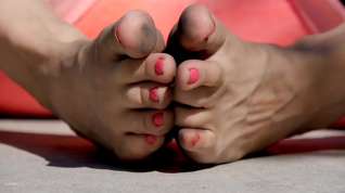 Online film Feet 005 - Dirty Toes
