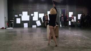Online film Naked on Stage 90 La Parformance Sarah Cassenti 1