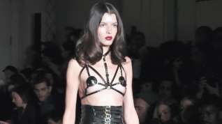 Online film Nude Fashion Week Zana