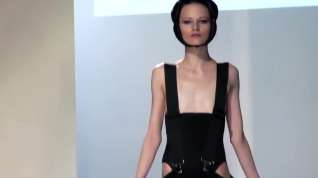 Online film Naked Fashion Week Ilanio