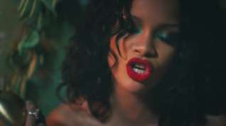 Online film Rihanna wild thoughts