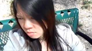 Online film Asian girl sucking dick and swallowing at the park