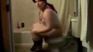 Online film Butthole girls 11 - plump girl on the toilet