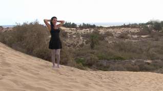 Online film Milf in dunes very hot