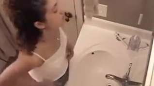 Online film Masturbating with bathroom sink