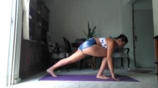 Online film Pretty latin girl doing yoga
