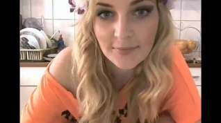 Online film Blonde Milf show private cam in the kitchen