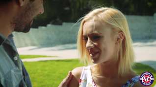 Online film Blonde Bailey comforts a guy with sex
