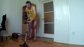 Online film Julio fucking vacuum cleaner
