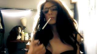 Online film Tia smokes may 2017