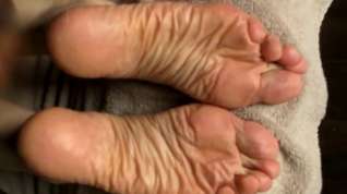 Online film Sperm therapy on soles - rubbed in!