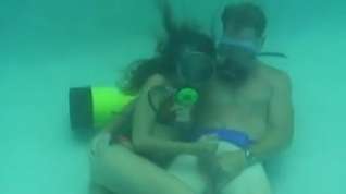 Online film Scuba pool handjob