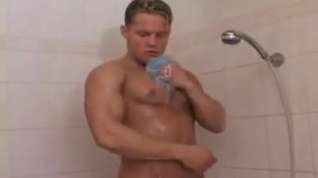 Online film Rocky takes a shower