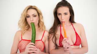 Online film Dahlia Sky & Casey Calvert & Aiden Riley in Lesbian Sploshing: Tossed Salad - EvilAngel