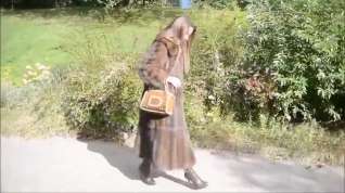 Online film Julie Skyhigh in sable fur coat