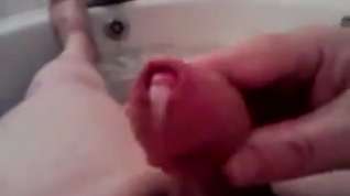 Online film WANK AND CUM in bath and shower
