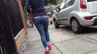 Online film SEXY college girl IN JEANS TIGHT