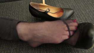 Online film Sold Pumps and Nylons