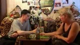 Online film Russian mom Margaret with her boy 1