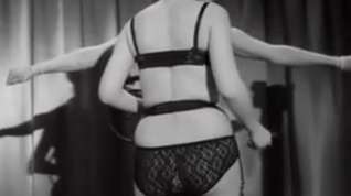 Online film TASTE THE WHIP vintage femdom whipping