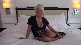 Online film Short-haired Blonde Milf Fucks