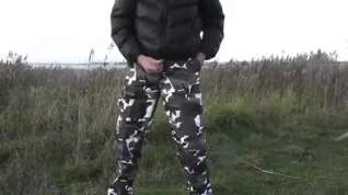 Online film Randon Strait shoots cum on his camo pants