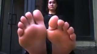 Online film Mom and her feet