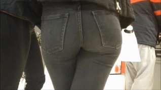 Online film Ass in tight jeans voyeur