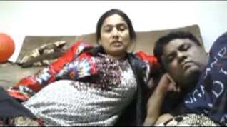 Online film Beautiful Bhabhi Smnoking n enjoring with hubby webcam -