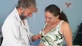 Online film Orgy in the clinic of a doctor and beremenoyu