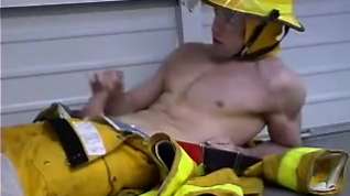 Online film American firefighter showing off