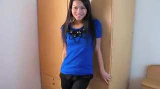 Online film Dellicious asian ladyboy playing herself