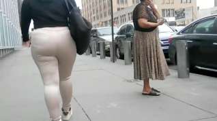 Online film Nice Latina Teen Booty walking in Creme Jeans