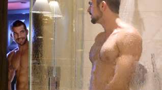 Online film Tryp Bates & Mason Lear in Yoga Shower Creep - ShowerBait