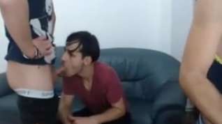 Online film Romanian Boy 1sttime Sucks His Friends Nice Cock On Cam