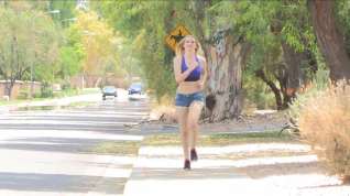 Online film Girl Exercising