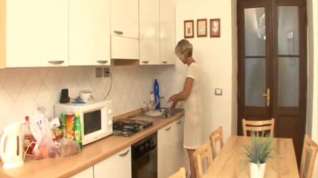 Online film MILF gets a good rogering in the kitchen