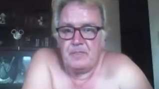 Online film Dad plays naked on cam