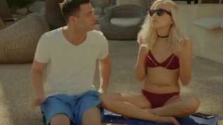 Online film Hot Blonde Messes Around With Stepbrother