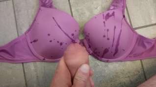 Online film Pink bra covered with cum
