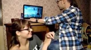 Online film Girlfriend sucks cock while he playing computer games