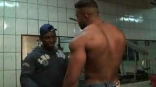 Online film Big Muscle Men at Gym
