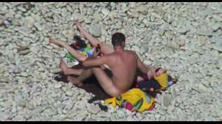 Online film Hidden camera on the beach 9