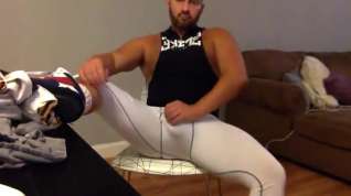 Online film Muscle jock guy showing bulge in spandex