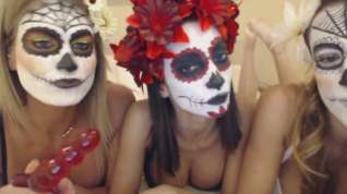 Online film 3 girls have a Horny Halloween